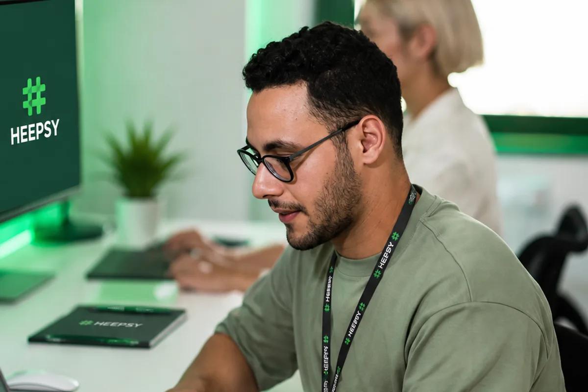 A Heepsy team member at work, wearing a branded lanyard